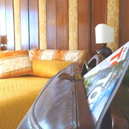 Romulus Rex Otel Dış mekan fotoğraf