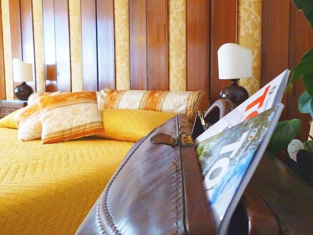 Romulus Rex Otel Dış mekan fotoğraf