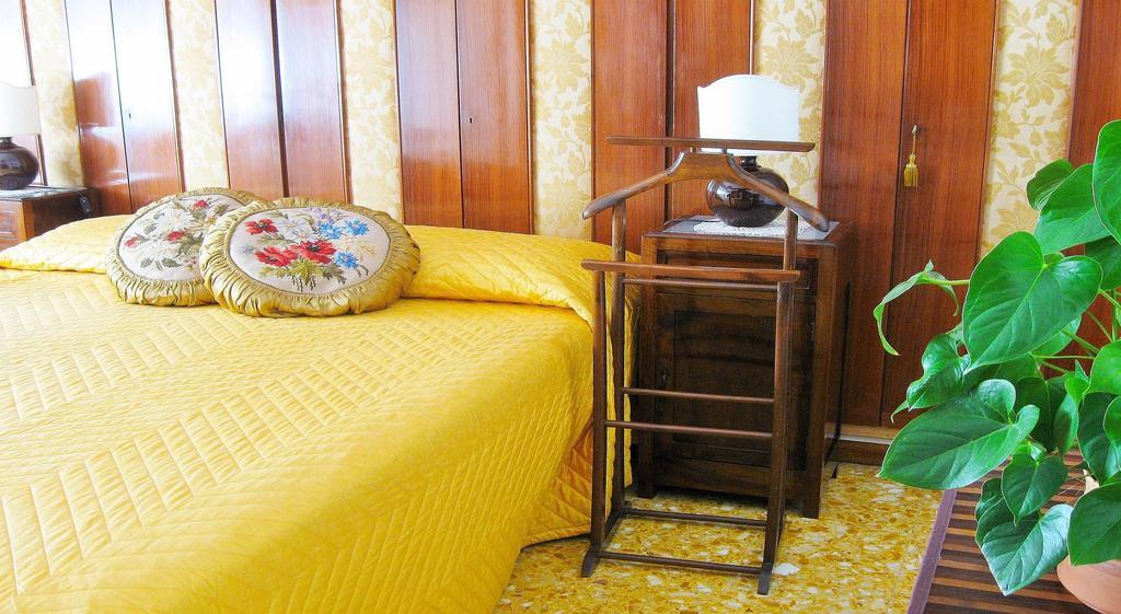Romulus Rex Otel Dış mekan fotoğraf