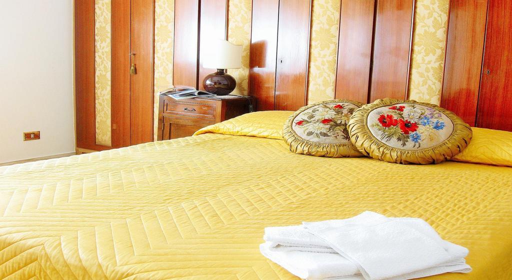 Romulus Rex Otel Dış mekan fotoğraf