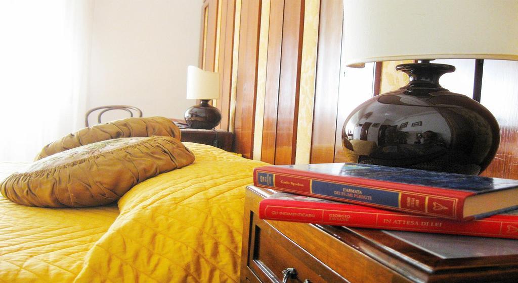 Romulus Rex Otel Oda fotoğraf