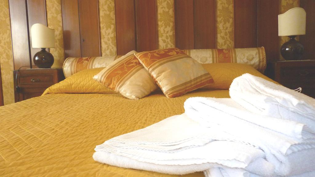 Romulus Rex Otel Dış mekan fotoğraf