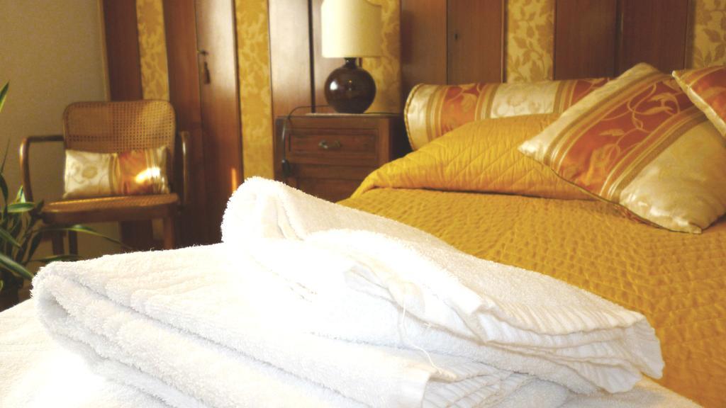 Romulus Rex Otel Dış mekan fotoğraf